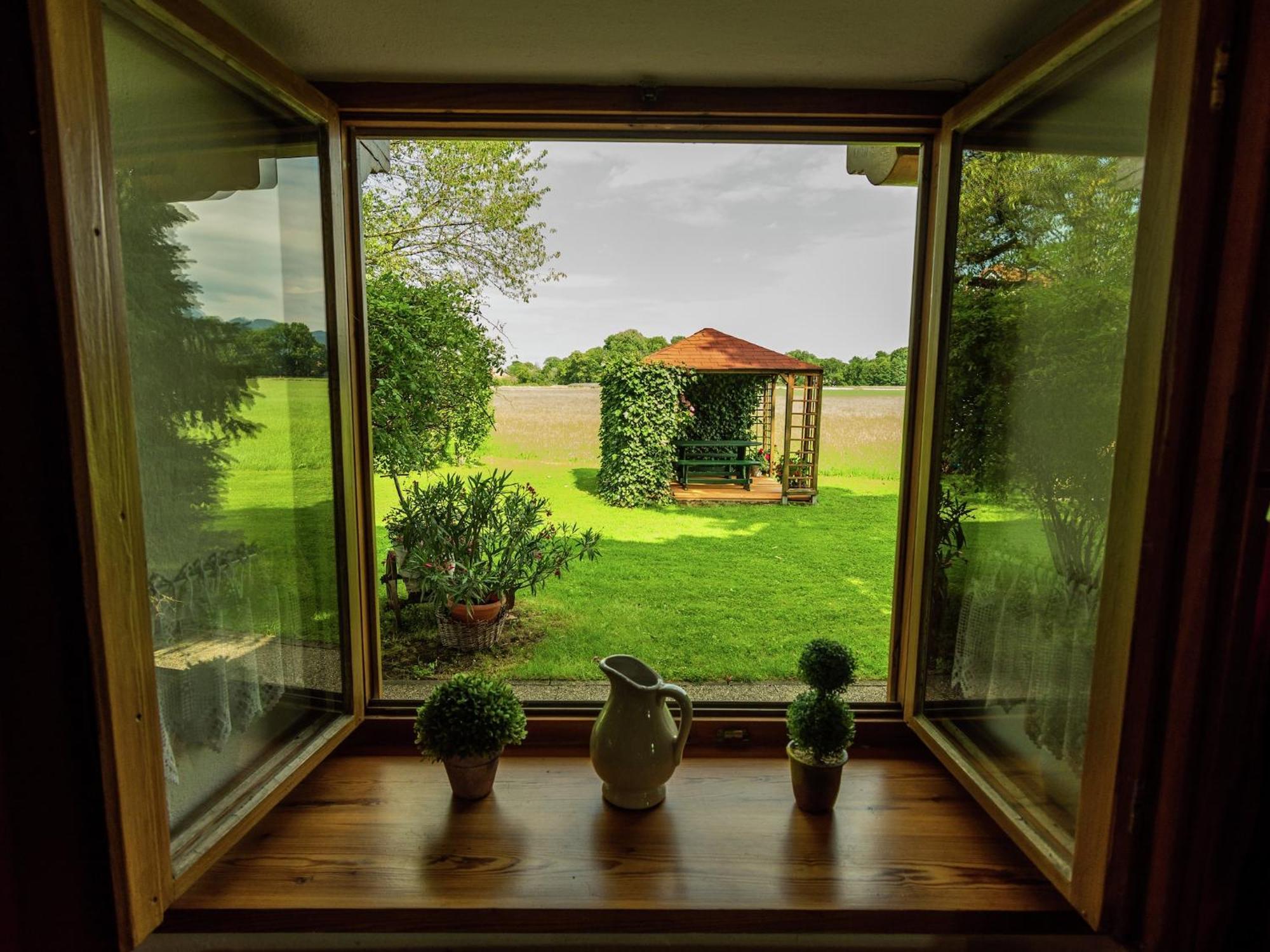 Alluring Holiday Home In Ubersee With Whirlpool Kültér fotó